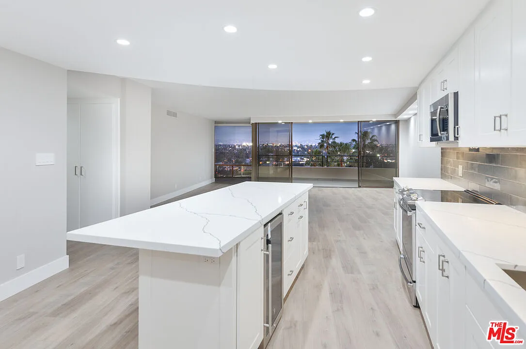 2 bed, 2.0 bath, 1422 sqft, $5,295 — Photo 4