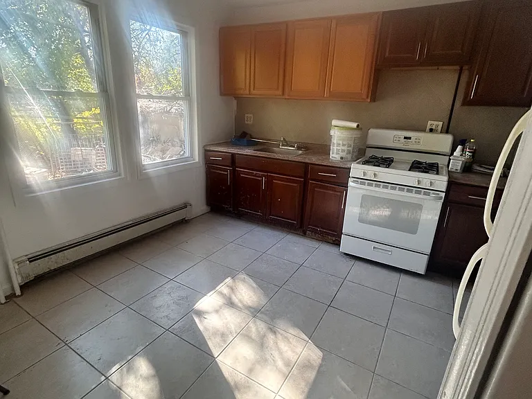 258 Charles Ave #2 — Photo 4