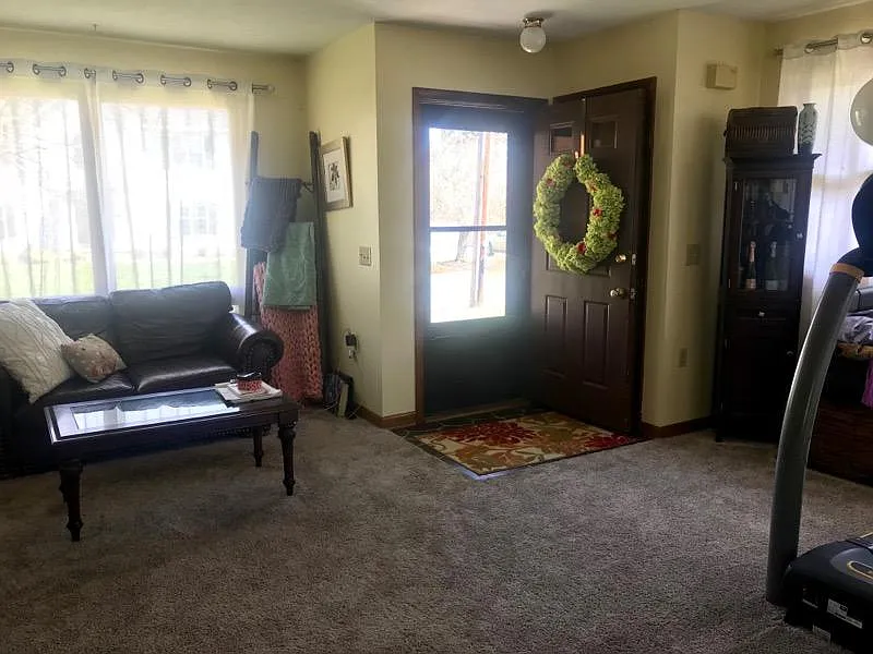 2 bed, 800 sqft, $1,300 — Photo 1