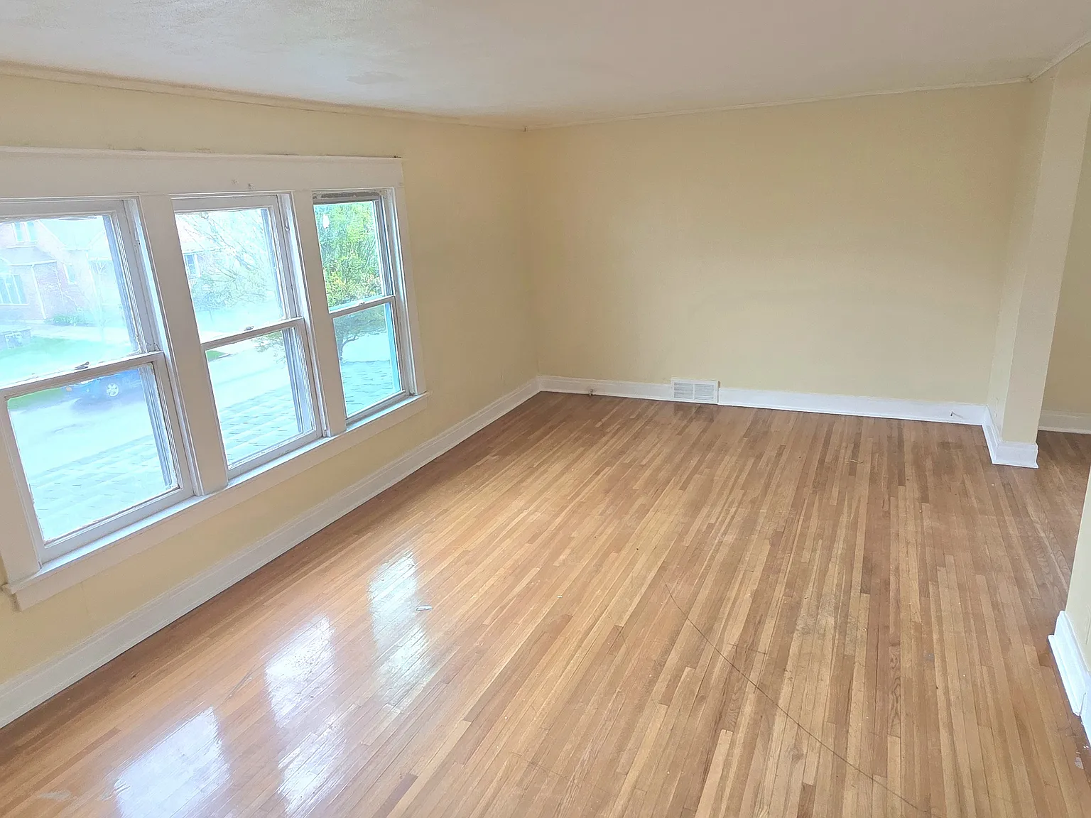 2 bed, 2342 sqft, $1,100 — Photo 3