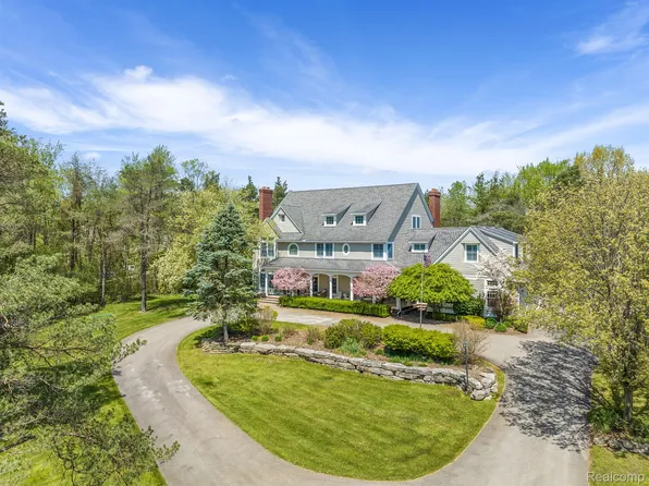 920 Pine Needle Trl, Rochester, MI 48306