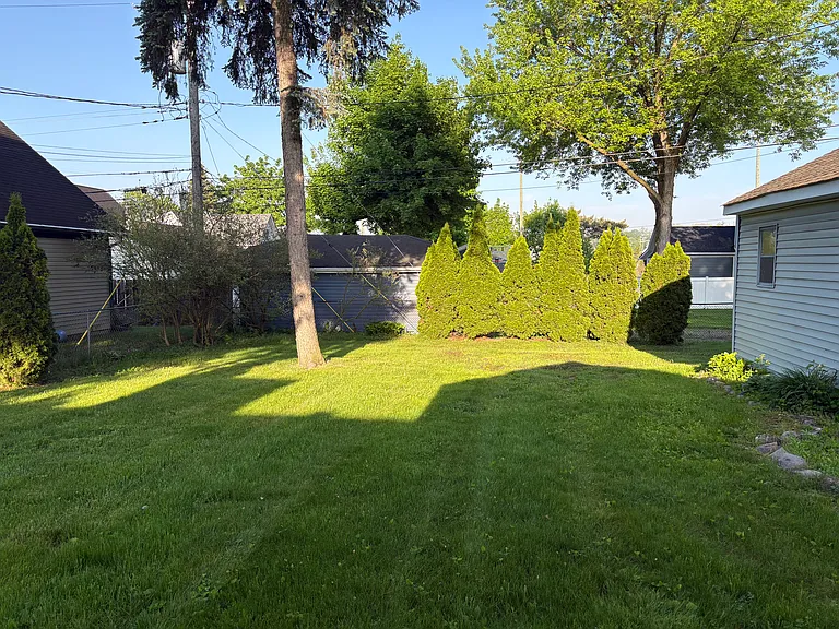 310 Yerkes St — Photo 15