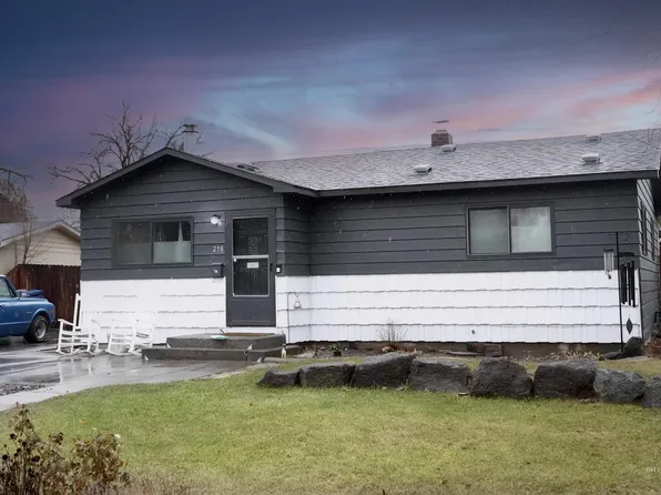 216 Baker Dr, Mountain Home, ID 83647