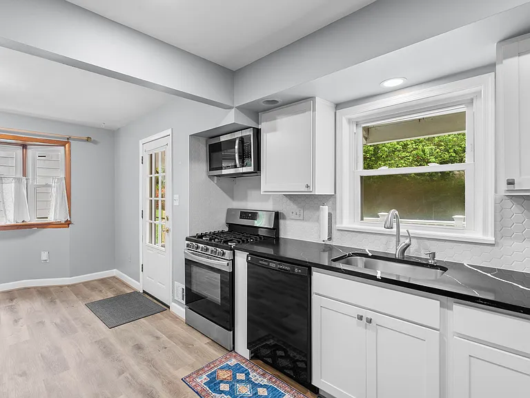 308 Clagett Dr — Photo 11