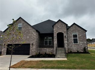 2873 N Chapel Dr, Fayetteville, AR 72704