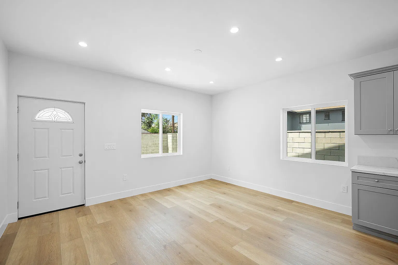 3 bed, 1300 sqft, $3,950 — Photo 3