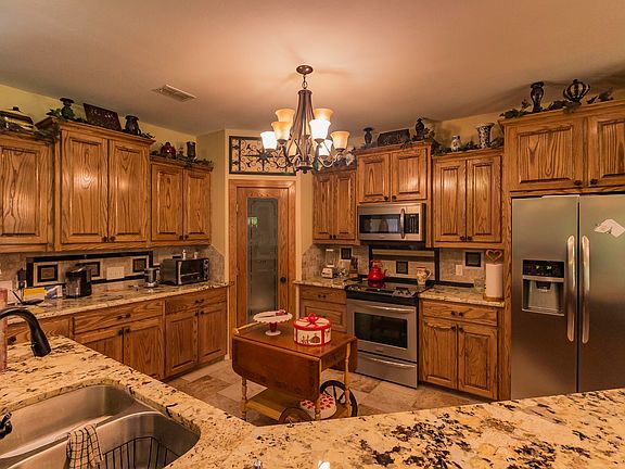 4th image of 131 Nelda Ln