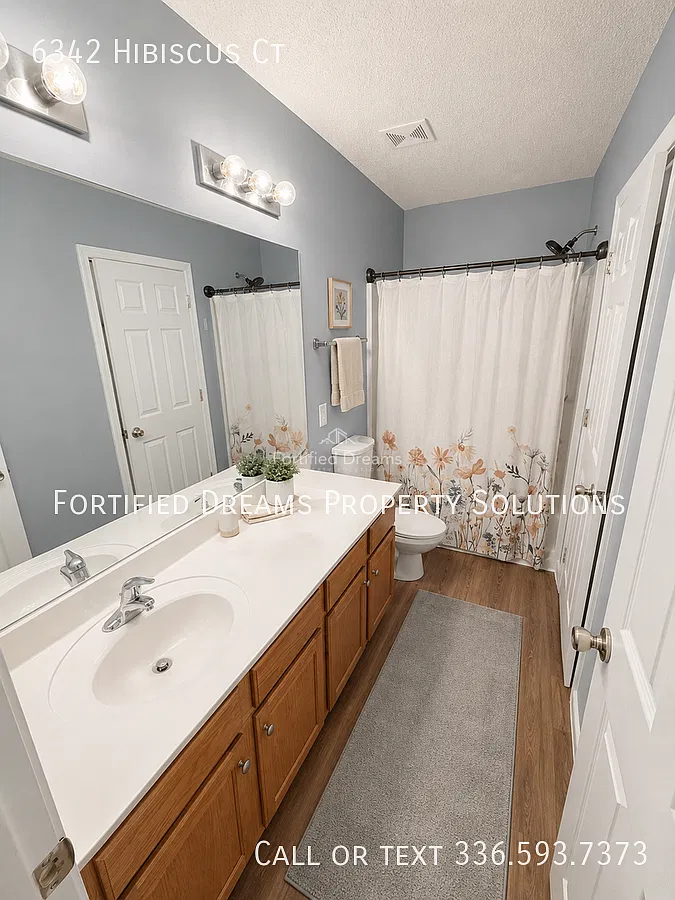 The Backyard, 3br Townhome + Loft + Location! — Photo 4