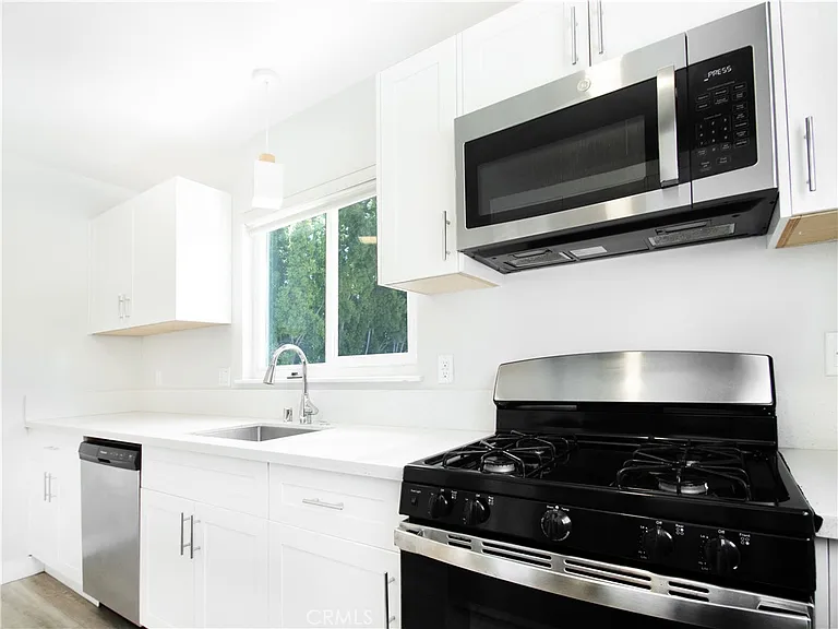 2027 Vista Del Mar St #6 — Photo 11