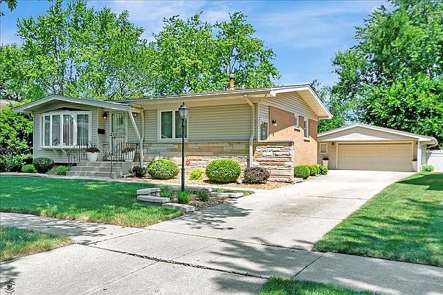 1st image of 839 N Rainbow Dr