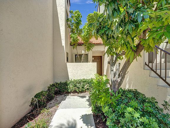 2nd image of 23 Via De Casas Sur #104