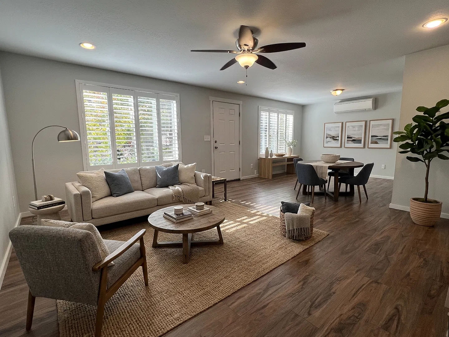 Renovated 3 Bed/2 Bath Duplex | Move in incentive! — Photo 3