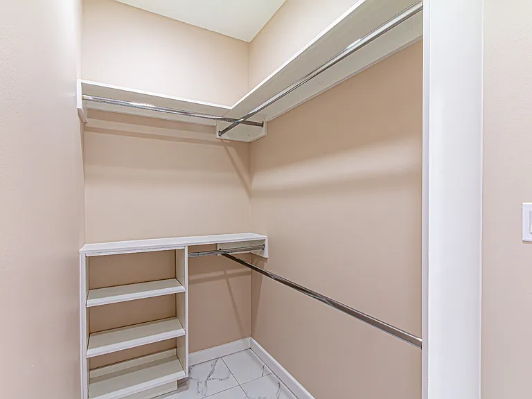 2704 W Bliss St — Photo 9