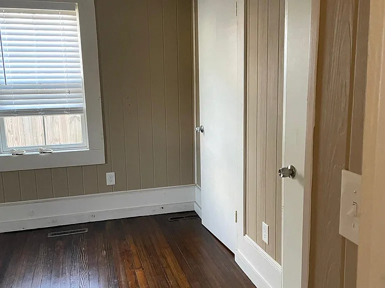 226 Asbury Ave — Photo 11