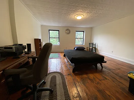 Rented by Realty Collective | media 11