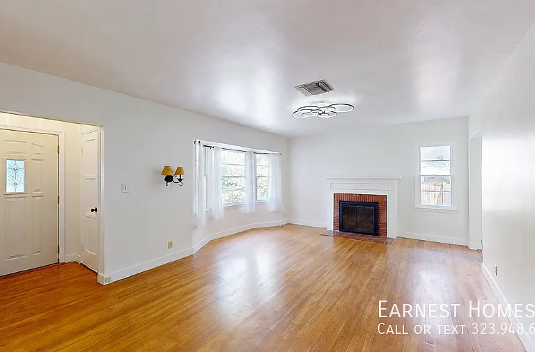 14920 Hesby St — Photo 5