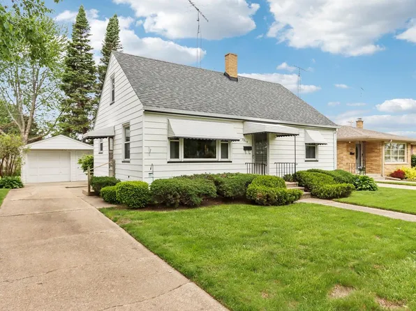 7818 Pershing BOULEVARD, Kenosha, WI 53142