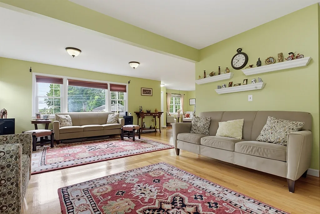 4 bed, 3.0 bath, 4215 sqft, $4,900 — Photo 4