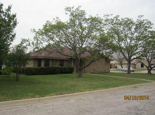 1800 Cedarlawn St, Taylor, TX 76574