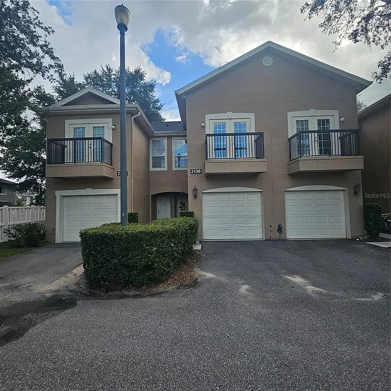 2 bed, 2.5 bath, 1278 sqft, $1,900 — Photo 3