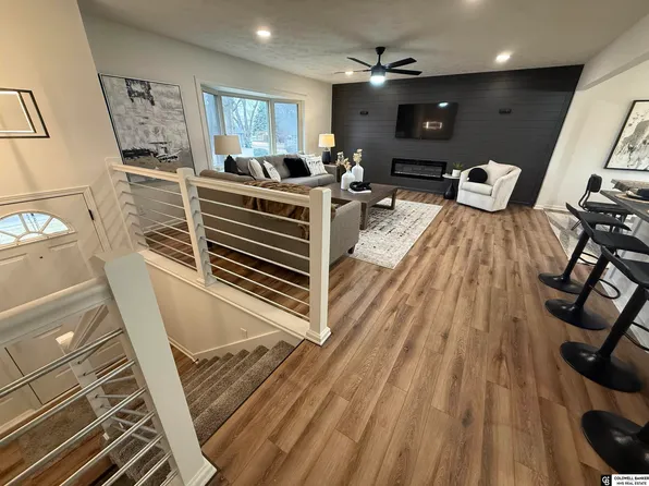 504 Shannon Rd, Papillion, NE 68046