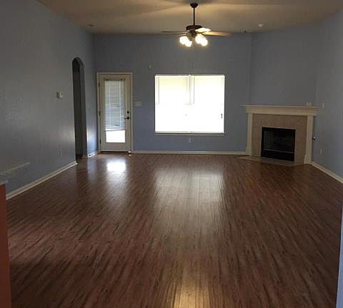 3rd image of 1001 Saint Helena Dr