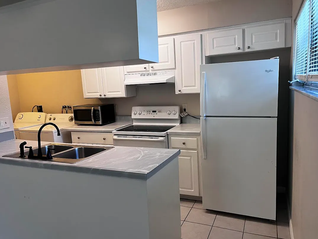 3 bed, 975 sqft, $1,850 — Photo 3