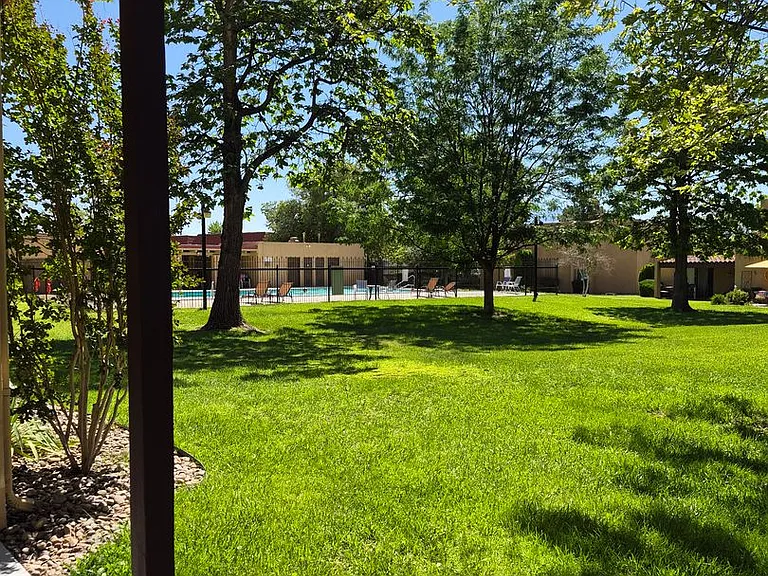 925 Country Club Dr SE #C — Photo 16