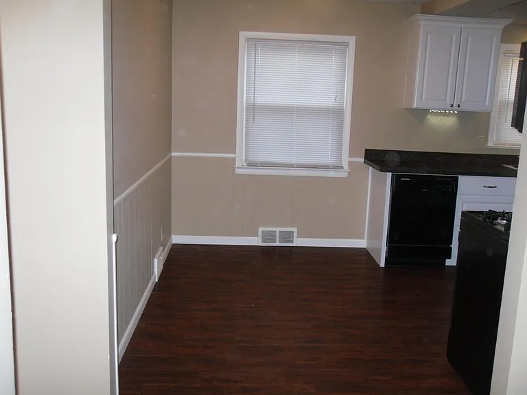 23961 Devoe Ave — Photo 3