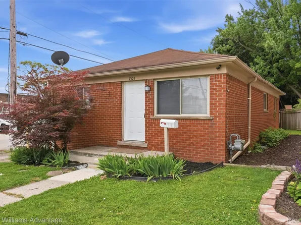 1303 College Ave, Lincoln Park, MI 48146