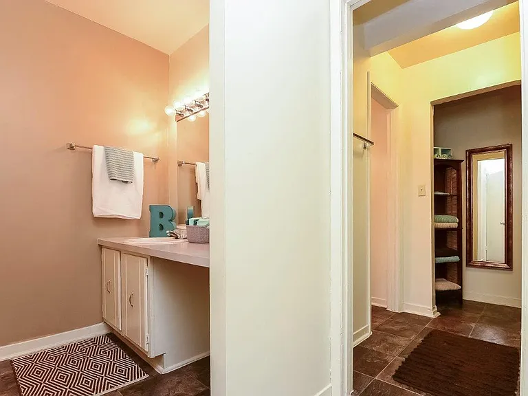 Briarwood Apartments and Townhomes — Photo 11