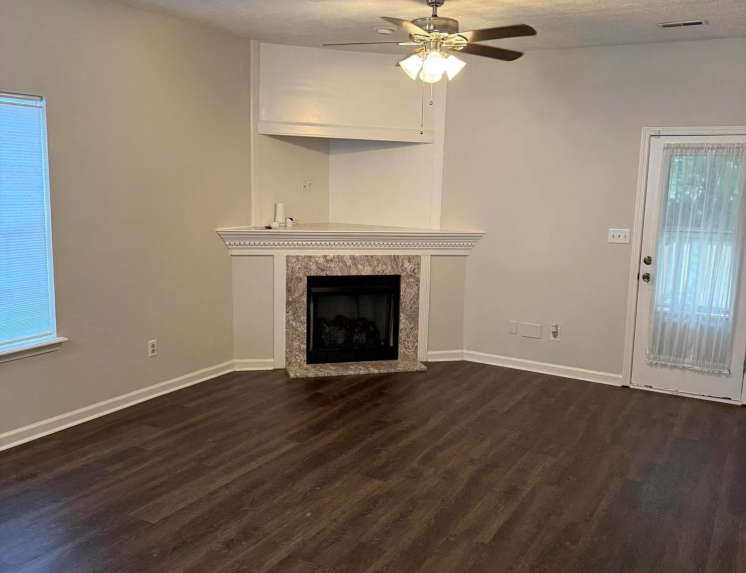 3 bed, 2.0 bath, 1226 sqft, $2,200 — Photo 4