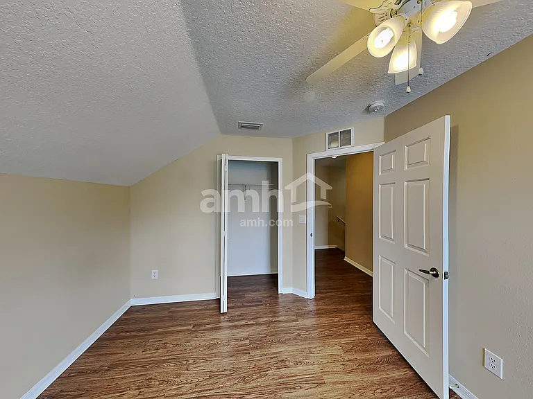 11002 Newbridge Dr — Photo 16