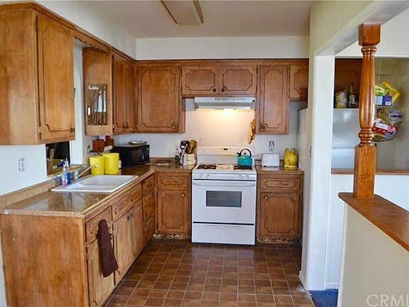 3rd image of 14877 Mystic St