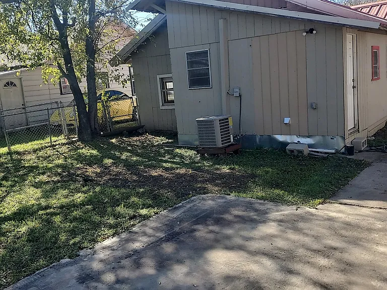 195 Bryan St — Photo 12
