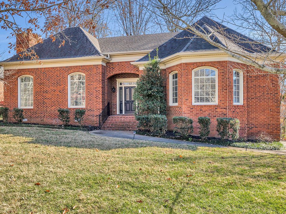 1st image of 135 Laural Hill Dr