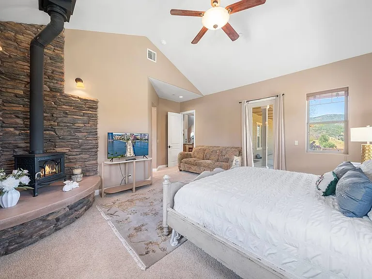 18087 Newview Dr — Photo 26