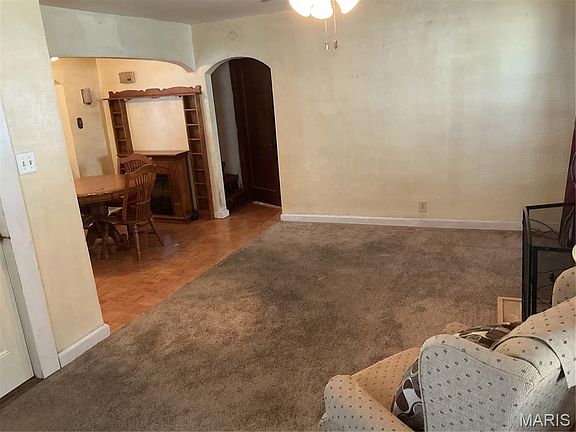 5th image of 412 W Springfield Ave