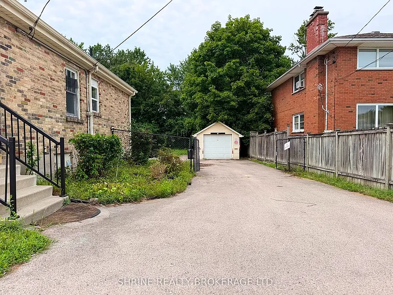 367 Springbank Dr — Photo 26