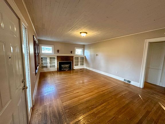 5th image of 2728 Cedarwood Ave