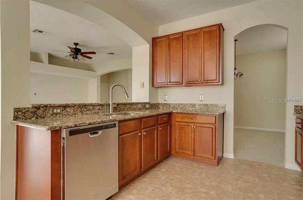 5 bed, 4.0 bath, 3677 sqft, $3,300 — Photo 4