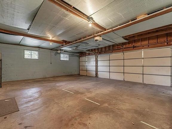 3rd image of 3022 Guilford Rd