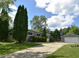 422 Cahill Rd, Streamwood, IL 60107