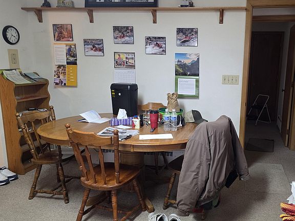 5th image of 208 W Chestnut