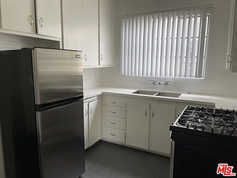 1839 S Beverly Glen Blvd #4 — Photo 16