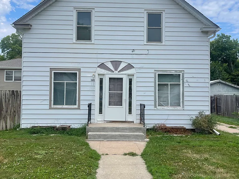 303 E 24th St — Photo 1