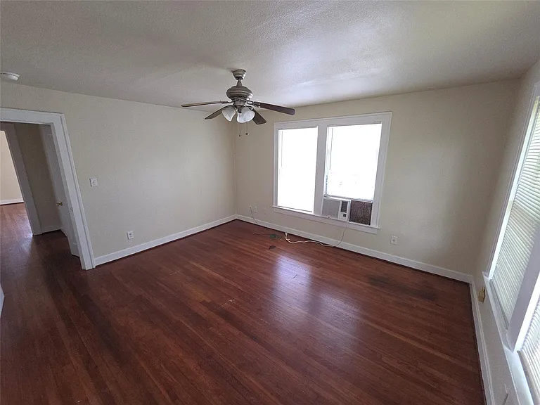 2805 Cleburne St — Photo 11