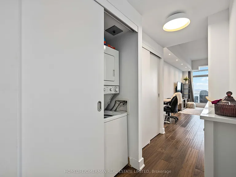 233 Carlaw Ave #814 — Photo 21