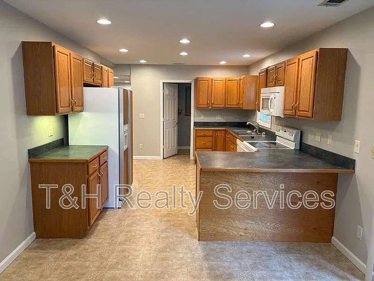 5202 Patterson St — Photo 9