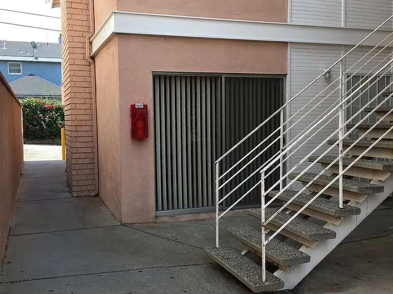 116 N Western Ave — Photo 20